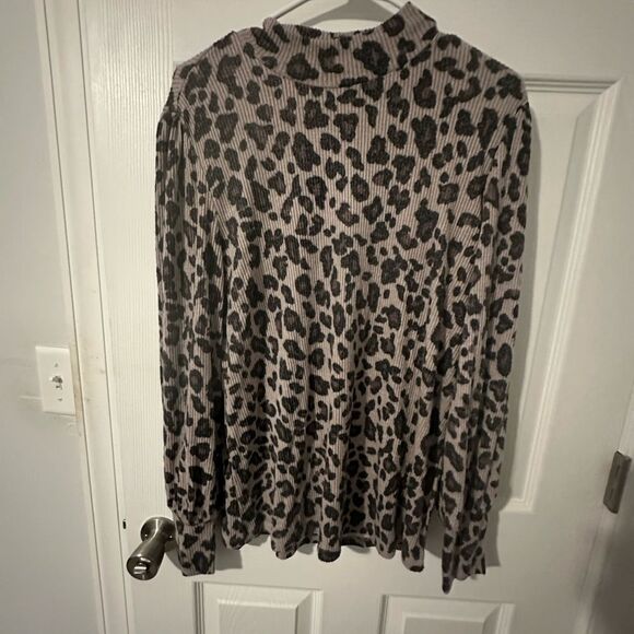 NWT Maurices 24/7 Animal Print Leopard long sleeve Top - Large - Picture 1 of 5